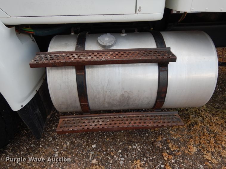 image for item DM6283 1996 International 8200  semi truck