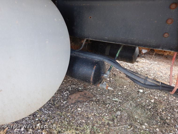 image for item DM6283 1996 International 8200  semi truck