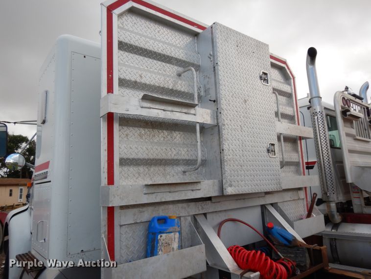 image for item DM6283 1996 International 8200  semi truck