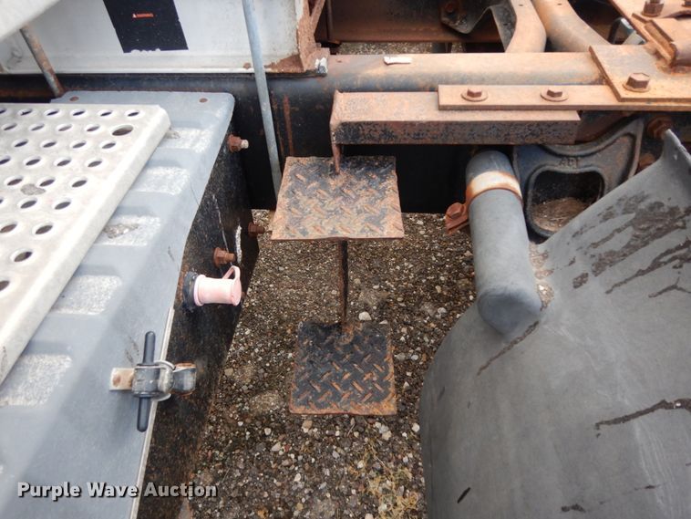 image for item DM6283 1996 International 8200  semi truck