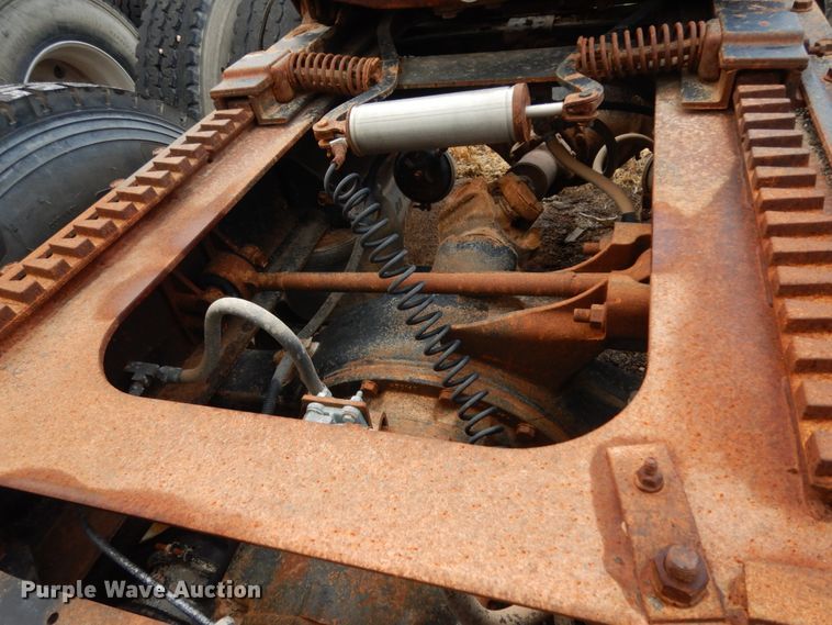 image for item DM6283 1996 International 8200  semi truck