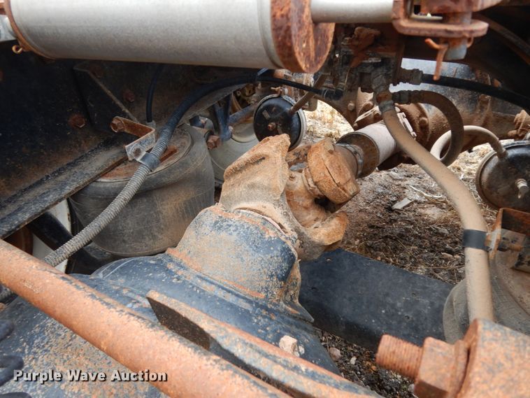 image for item DM6283 1996 International 8200  semi truck