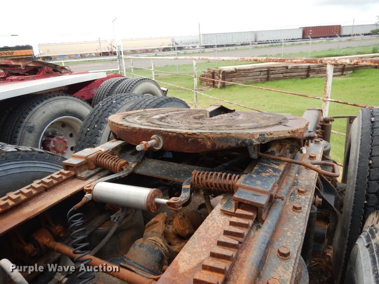 image for item DM6283 1996 International 8200  semi truck