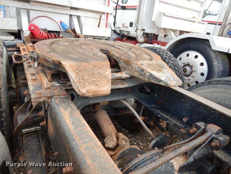 image for item DM6283 1996 International 8200  semi truck