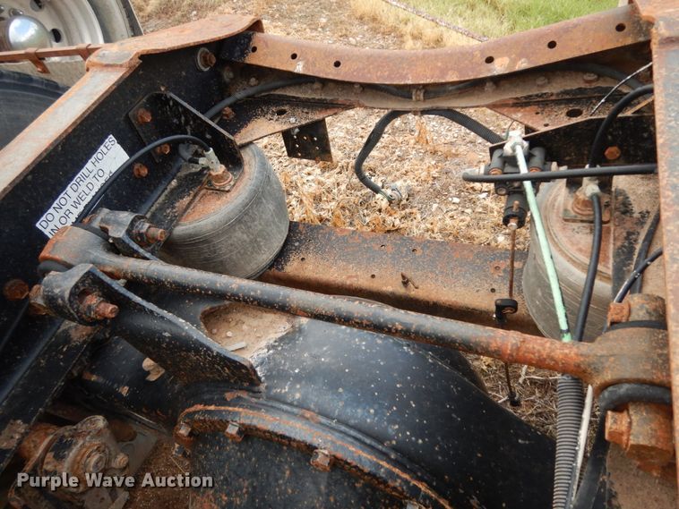 image for item DM6283 1996 International 8200  semi truck