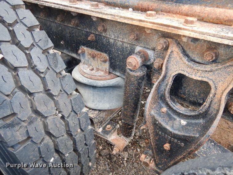 image for item DM6283 1996 International 8200  semi truck