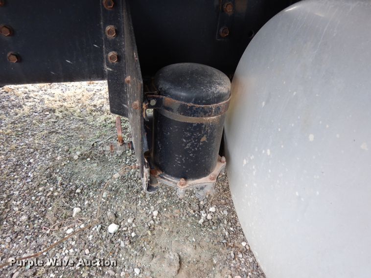 image for item DM6283 1996 International 8200  semi truck