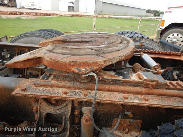 image for item DM6283 1996 International 8200  semi truck