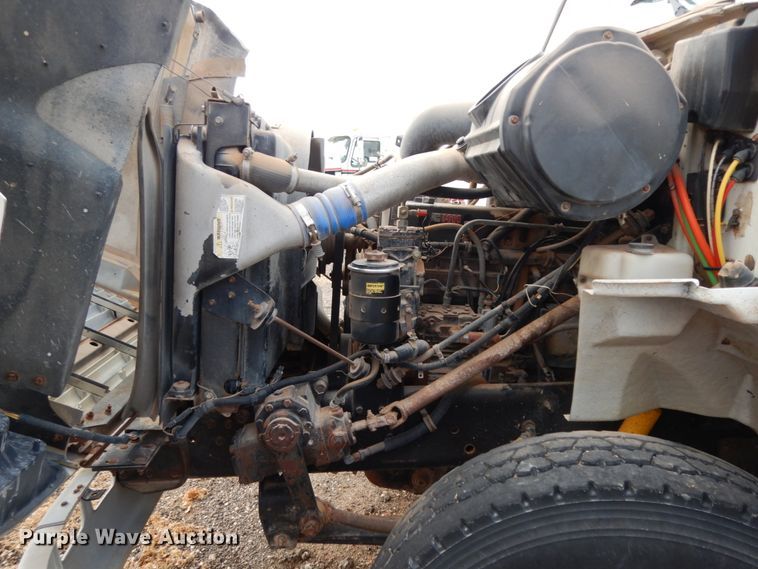 image for item DM6283 1996 International 8200  semi truck