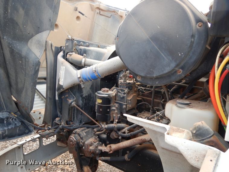 image for item DM6283 1996 International 8200  semi truck