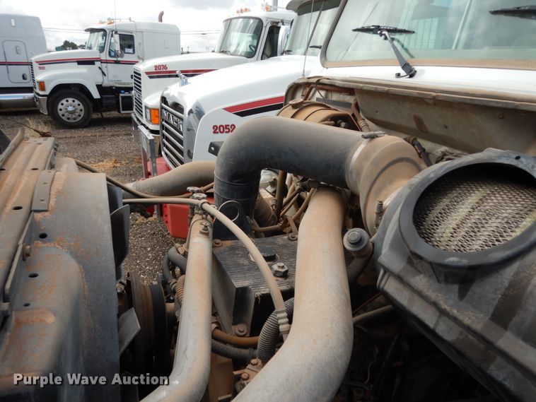 image for item DM6283 1996 International 8200  semi truck