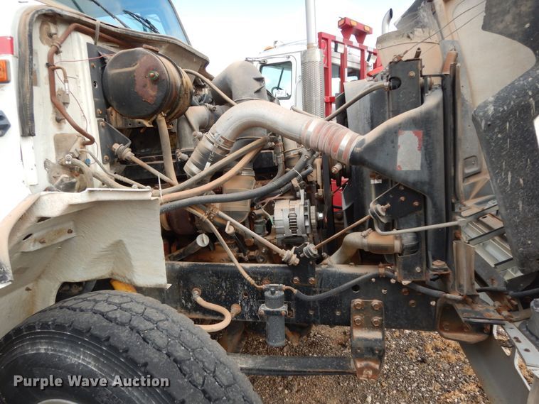 image for item DM6283 1996 International 8200  semi truck