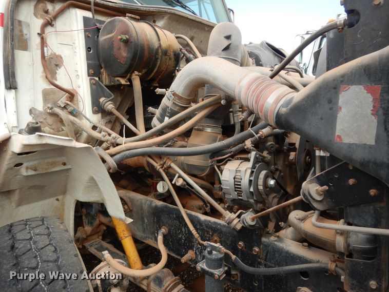 image for item DM6283 1996 International 8200  semi truck