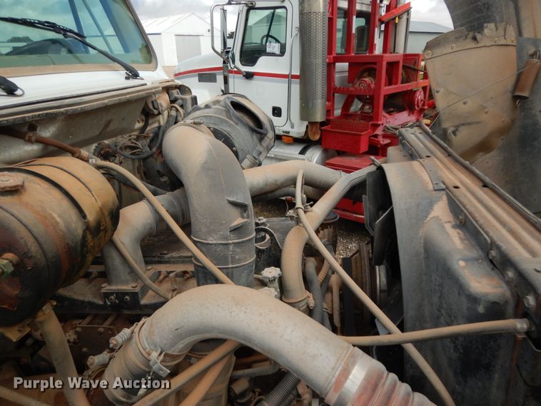 image for item DM6283 1996 International 8200  semi truck