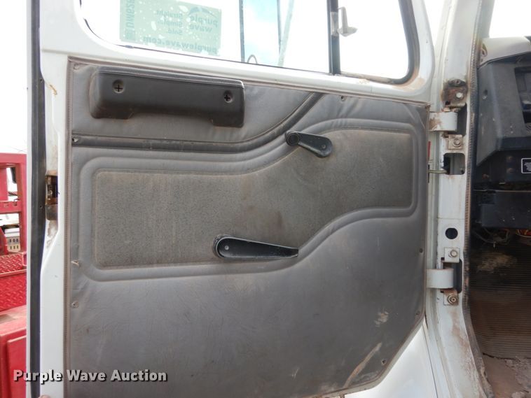 image for item DM6283 1996 International 8200  semi truck