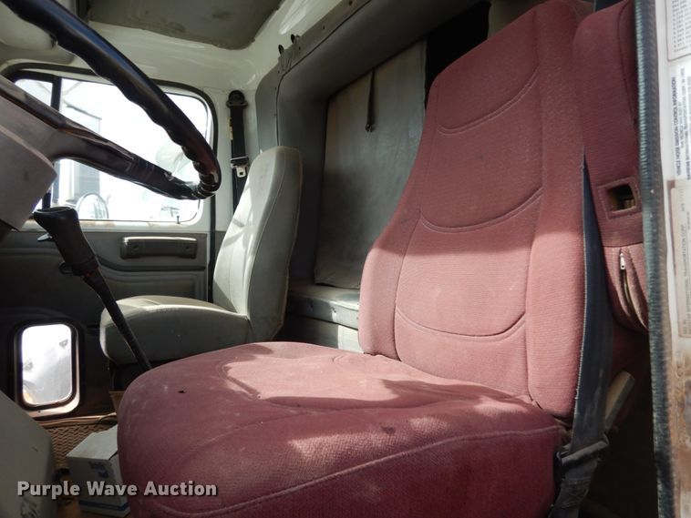 image for item DM6283 1996 International 8200  semi truck