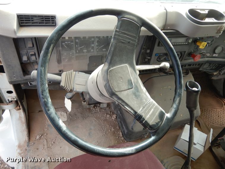 image for item DM6283 1996 International 8200  semi truck