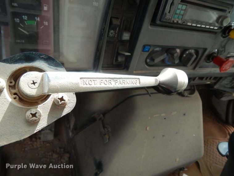 image for item DM6283 1996 International 8200  semi truck