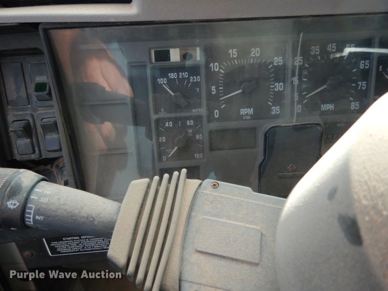 image for item DM6283 1996 International 8200  semi truck