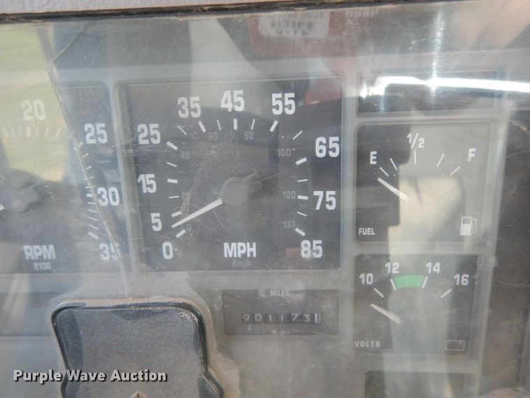 image for item DM6283 1996 International 8200  semi truck