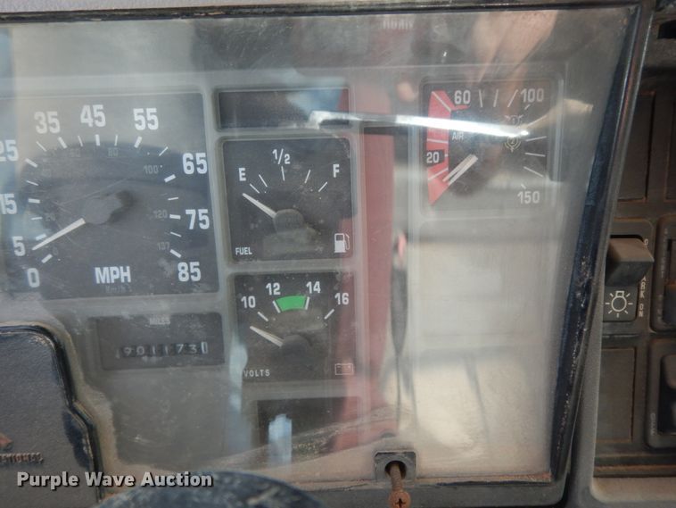 image for item DM6283 1996 International 8200  semi truck