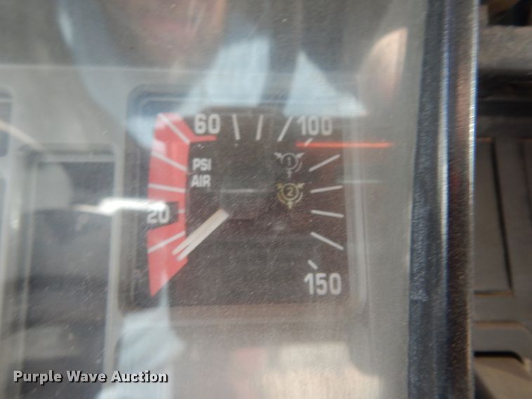 image for item DM6283 1996 International 8200  semi truck