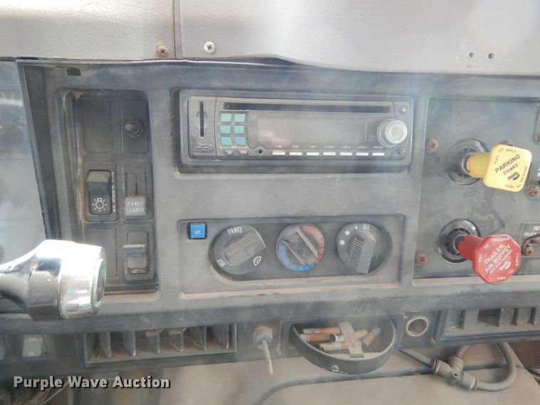 image for item DM6283 1996 International 8200  semi truck