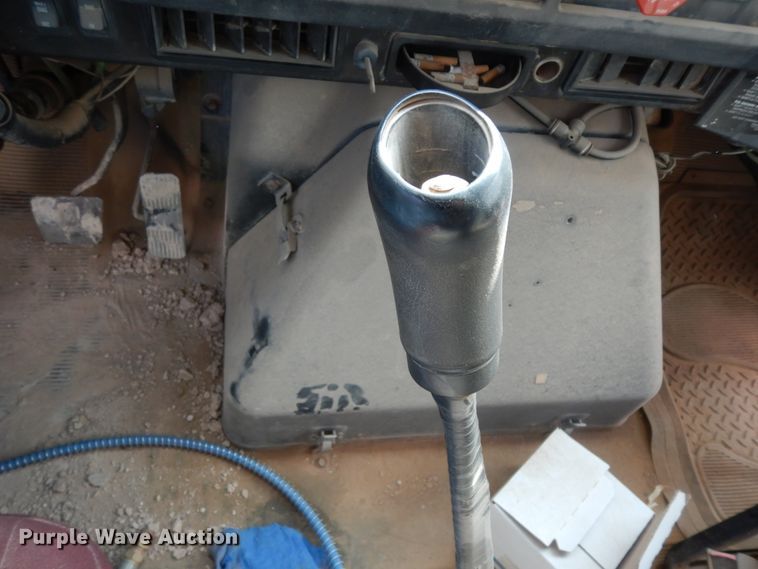 image for item DM6283 1996 International 8200  semi truck