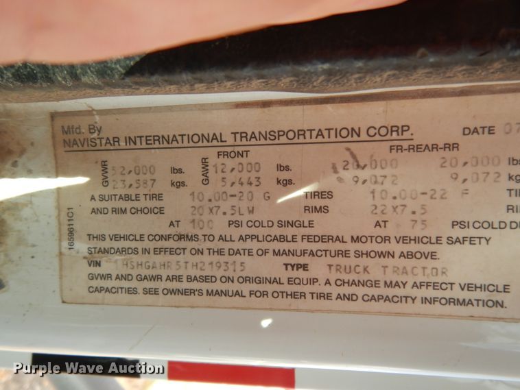 image for item DM6283 1996 International 8200  semi truck
