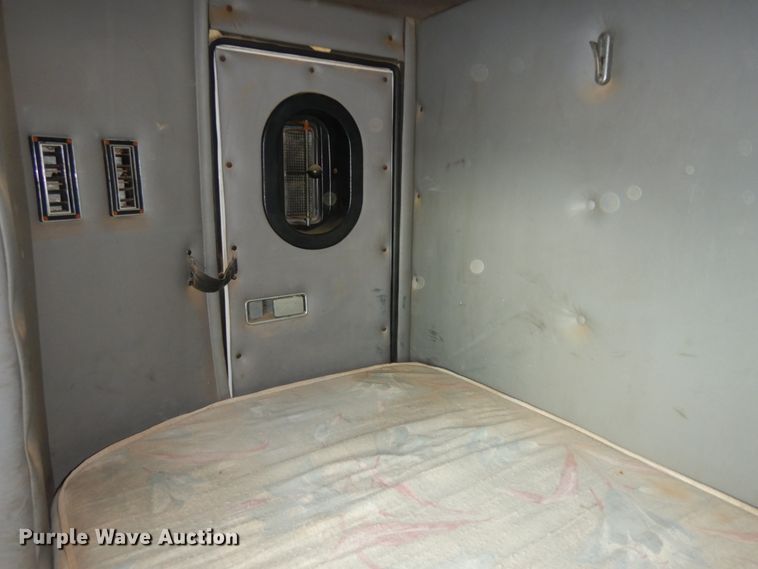 image for item DM6283 1996 International 8200  semi truck