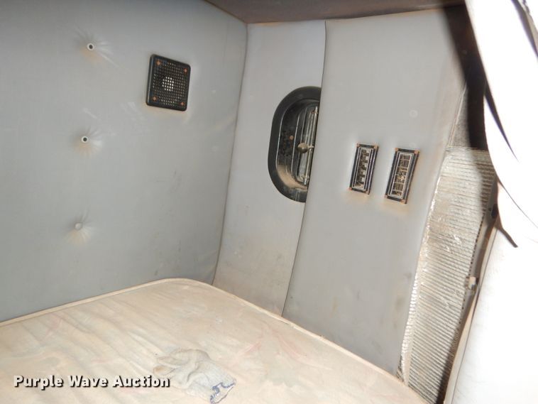 image for item DM6283 1996 International 8200  semi truck