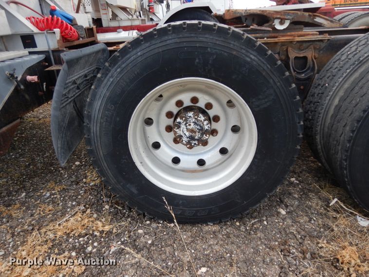 image for item DM6283 1996 International 8200  semi truck