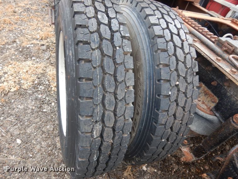 image for item DM6283 1996 International 8200  semi truck