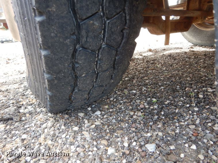 image for item DM6283 1996 International 8200  semi truck