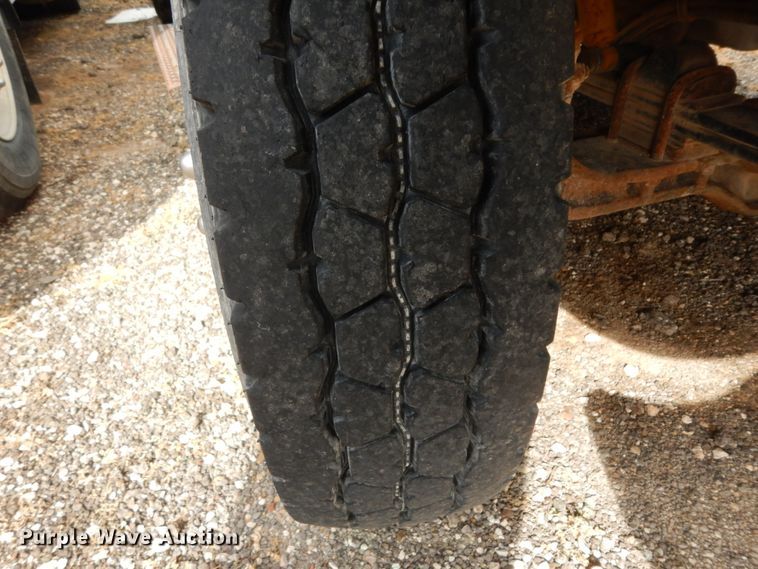 image for item DM6283 1996 International 8200  semi truck