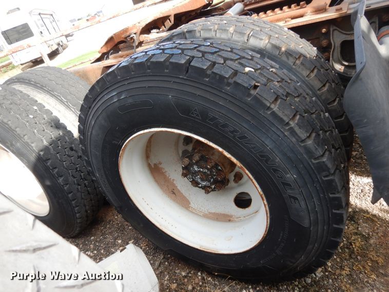 image for item DM6283 1996 International 8200  semi truck