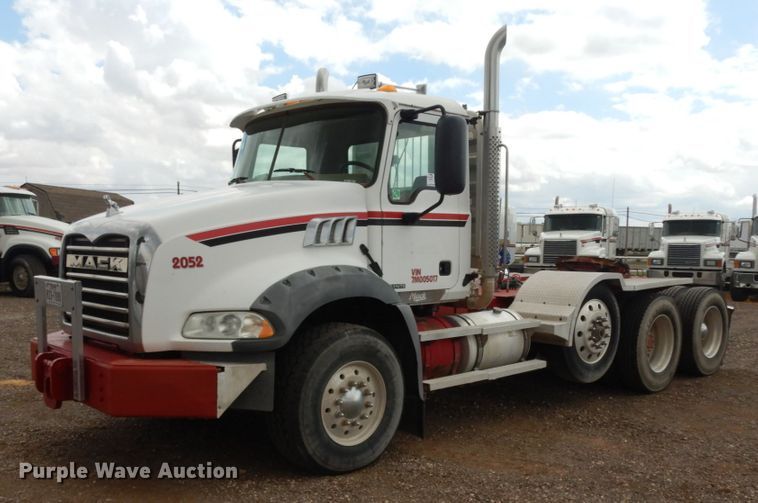 image for item DM6284 2007 Mack CT713  semi truck