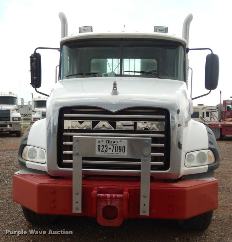image for item DM6284 2007 Mack CT713  semi truck