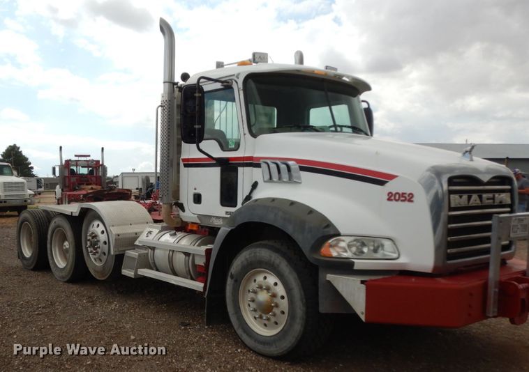 image for item DM6284 2007 Mack CT713  semi truck