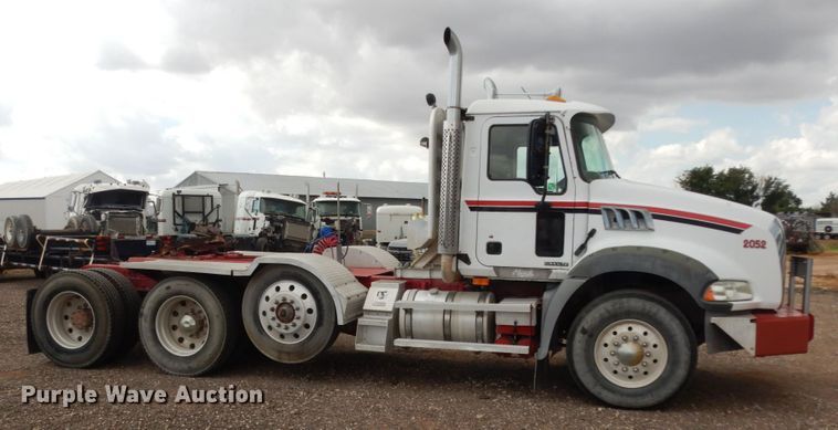 image for item DM6284 2007 Mack CT713  semi truck