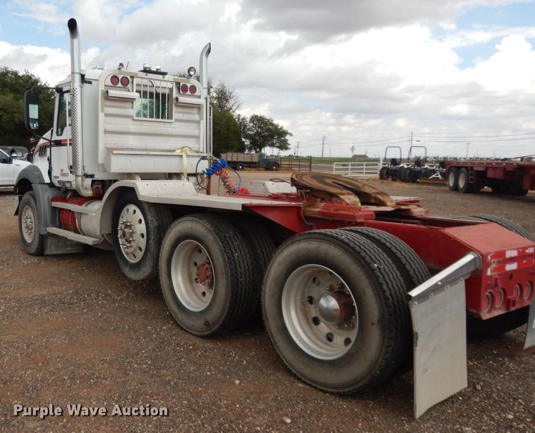 image for item DM6284 2007 Mack CT713  semi truck