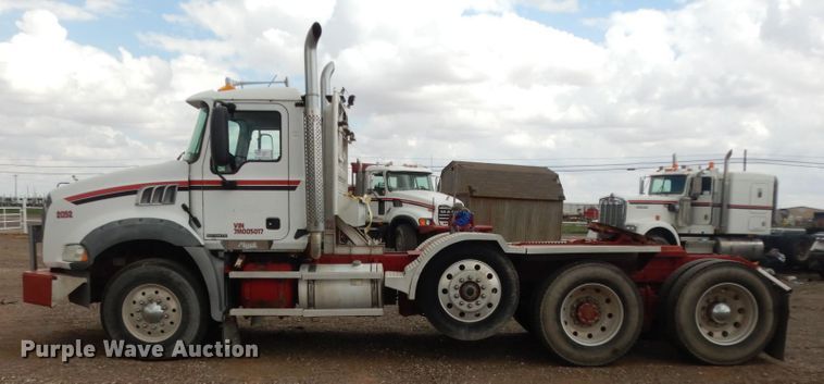 image for item DM6284 2007 Mack CT713  semi truck