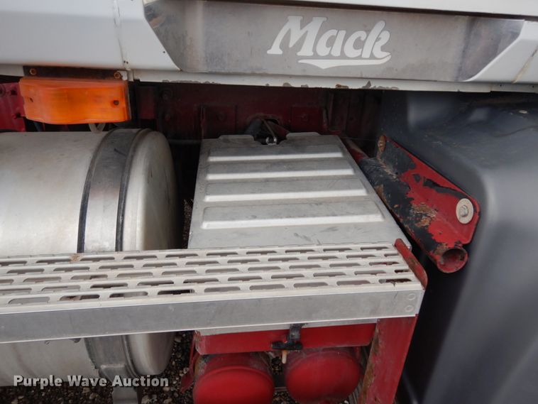 image for item DM6284 2007 Mack CT713  semi truck