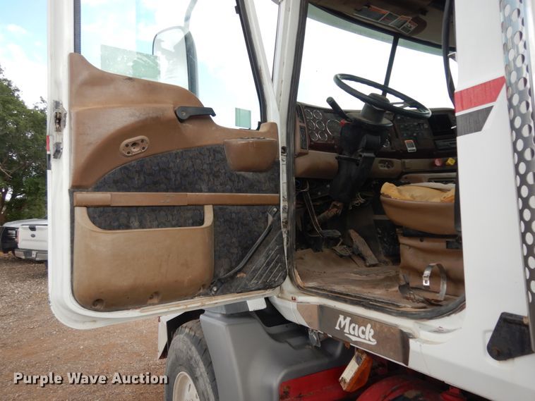 image for item DM6284 2007 Mack CT713  semi truck