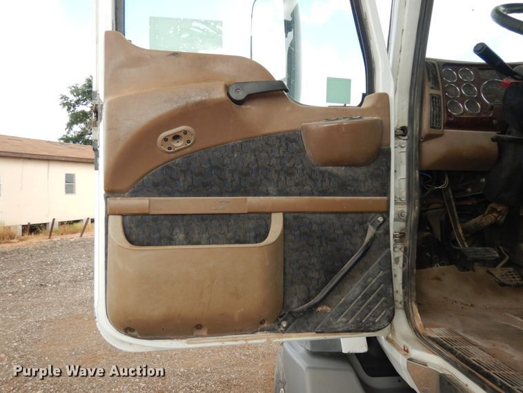 image for item DM6284 2007 Mack CT713  semi truck