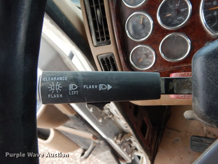 image for item DM6284 2007 Mack CT713  semi truck