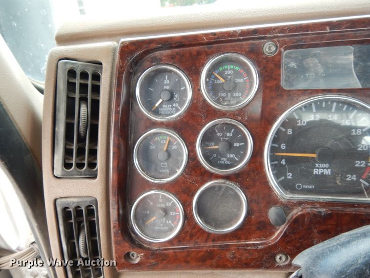 image for item DM6284 2007 Mack CT713  semi truck