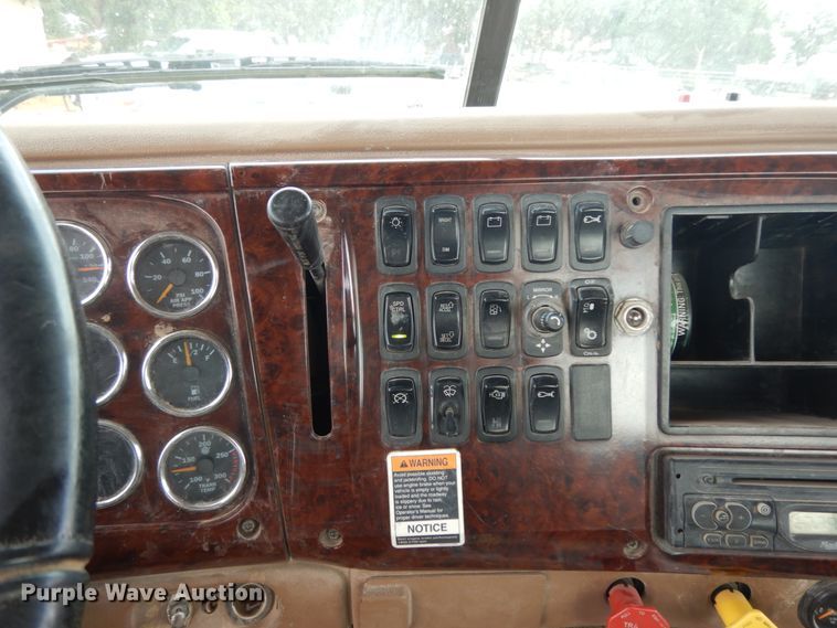 image for item DM6284 2007 Mack CT713  semi truck