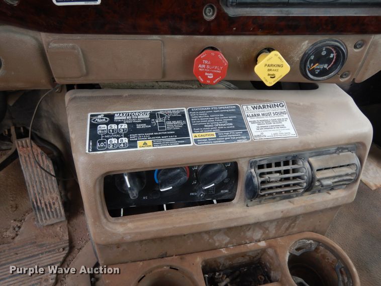 image for item DM6284 2007 Mack CT713  semi truck