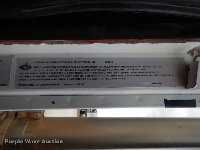 image for item DM6284 2007 Mack CT713  semi truck